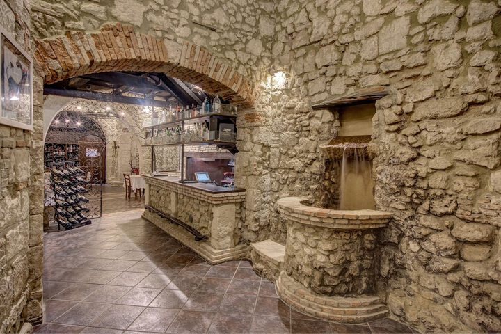 Exterior of SUITE & SPA CHAMBRES DU MONDE