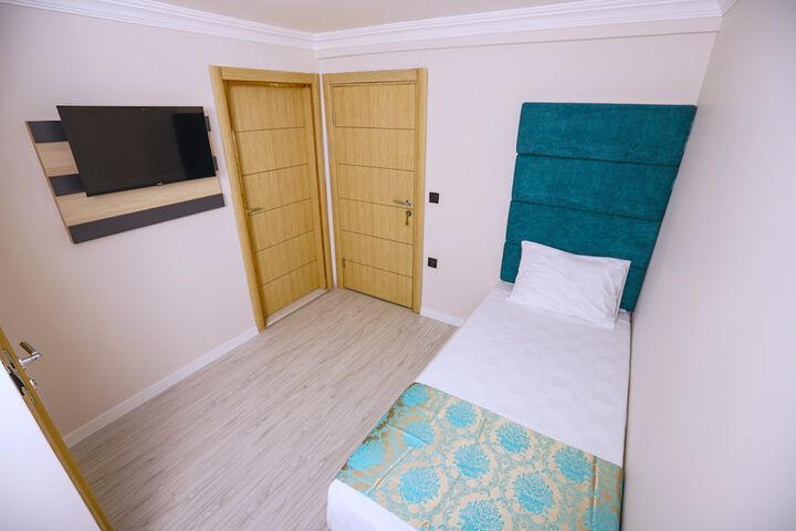 Room 14 of 33