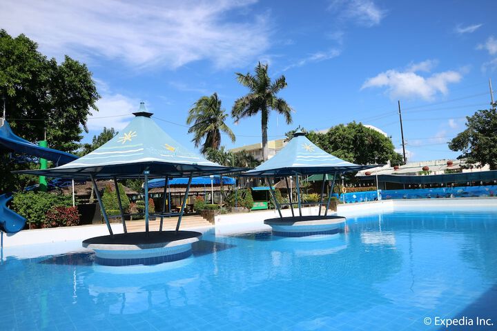 Hotel with Pool