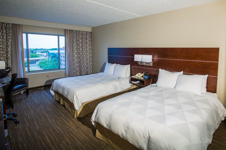 2 Queen Beds (4 of 6)
