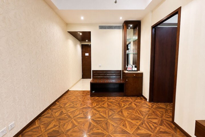 Room 33 of 64