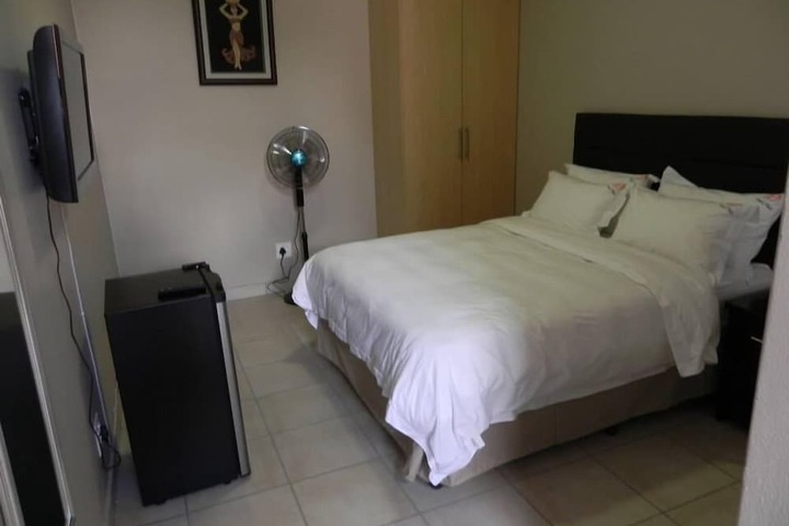 Room 12 of 24