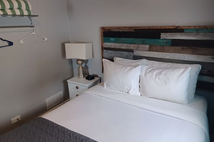 Standard Room, King or Two Doubles (1 of 14)