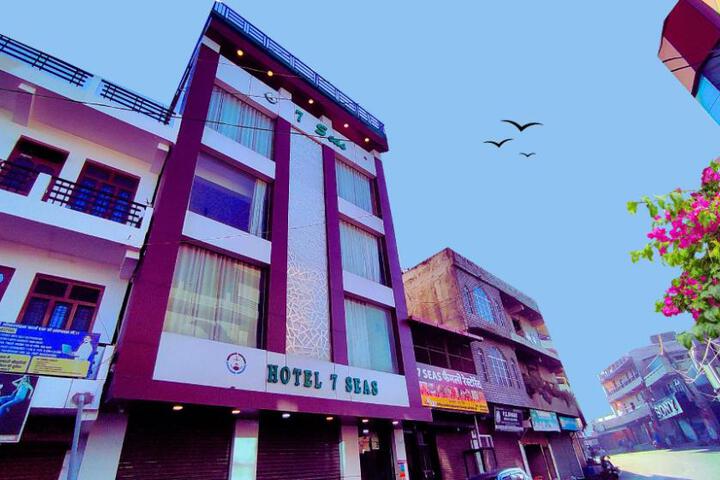 7 Seas by ShriGo Hotels
