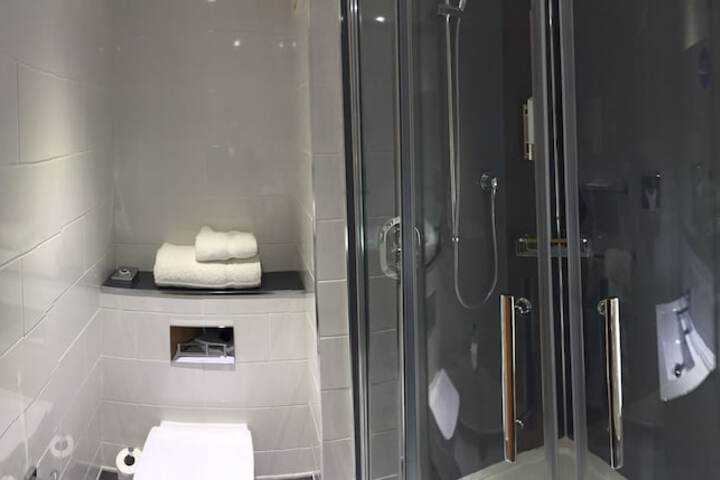 Room 6 of 35