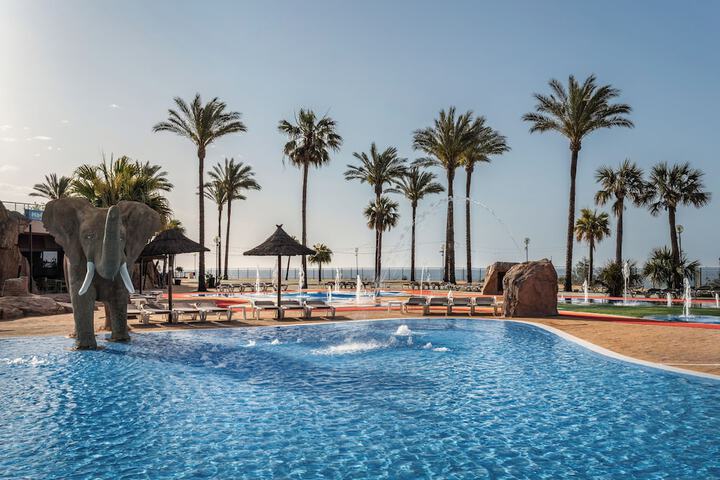 Hotel with Pool