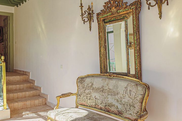 Room 21 of 38