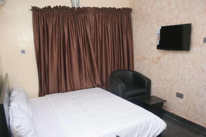 Room 5 of 15