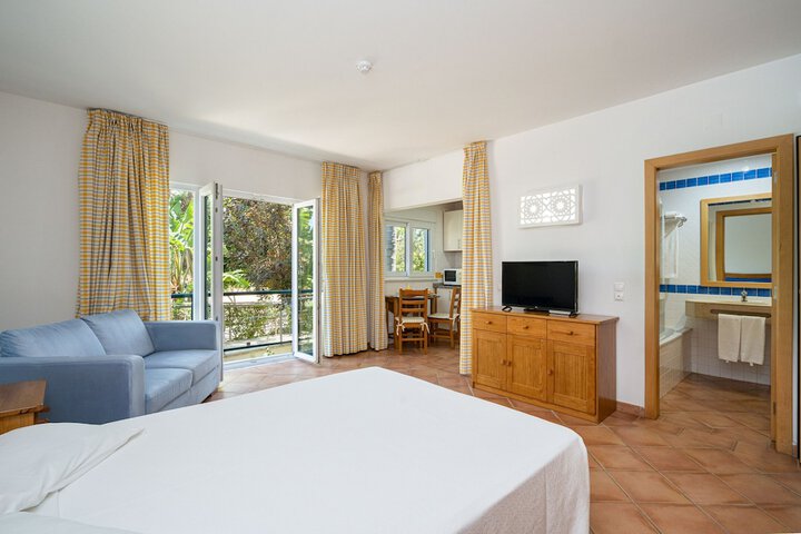 Room 3 of 60