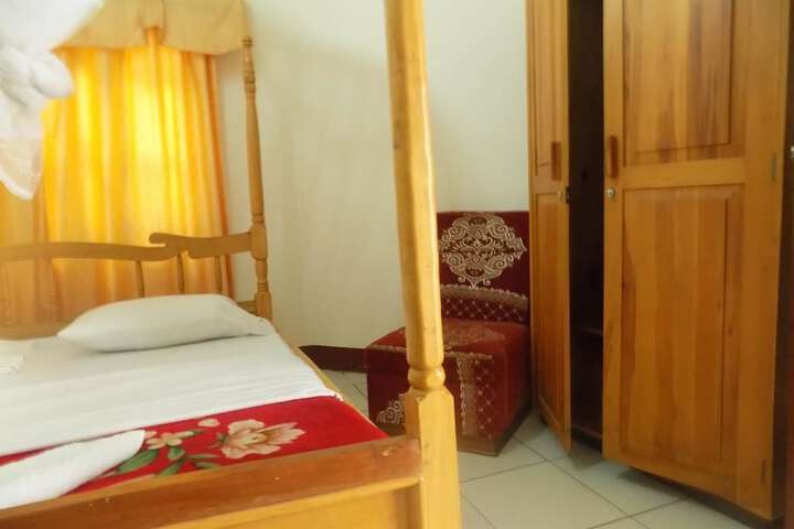 Room 3 of 10