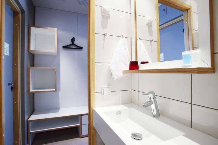 Room 34 of 67