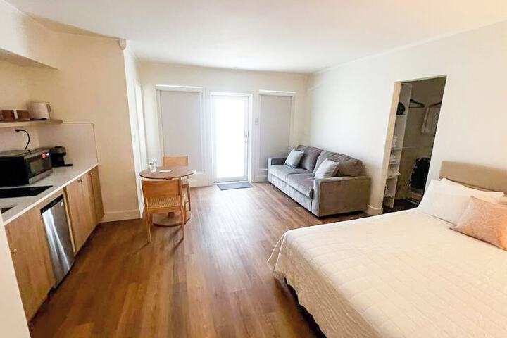 Room 8 of 27