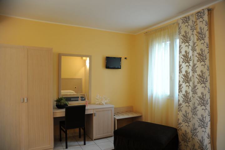 Room 4 of 23