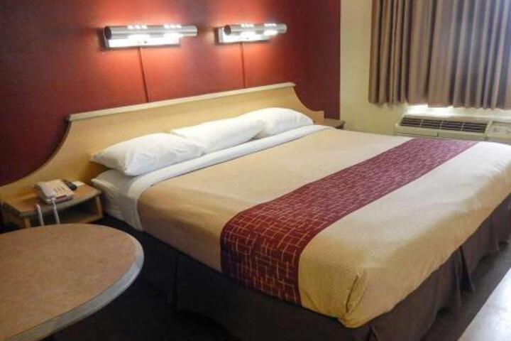 Room 16 of 18
