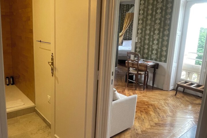 Room 8 of 92