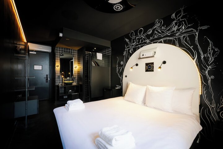 Room 32 of 81
