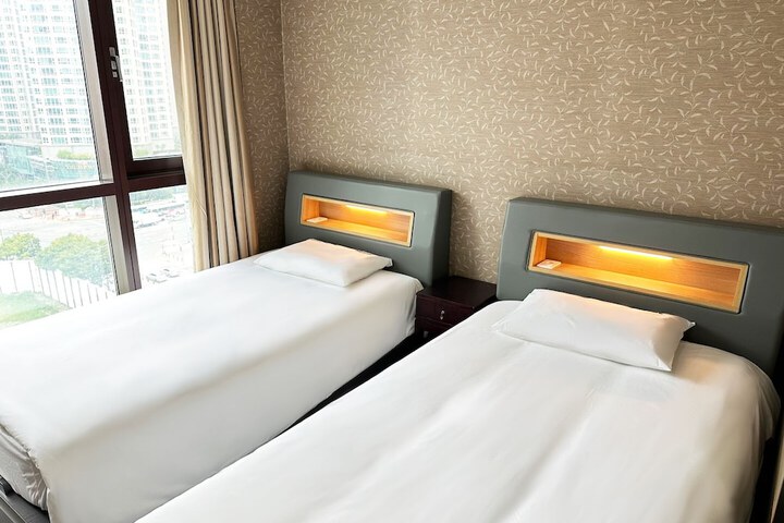 Room 16 of 77