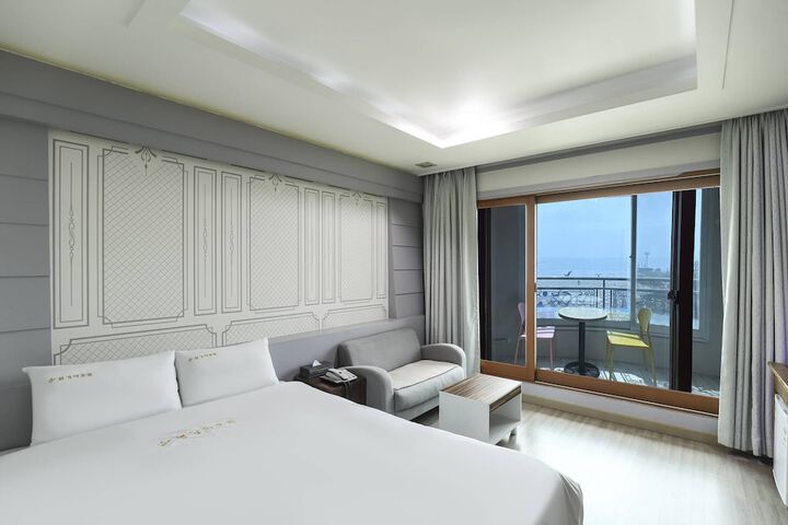 Room 7 of 47