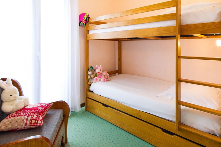 Room 6 of 24