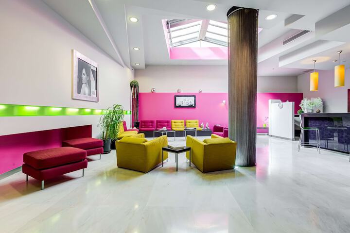 Lounge 58 of 67