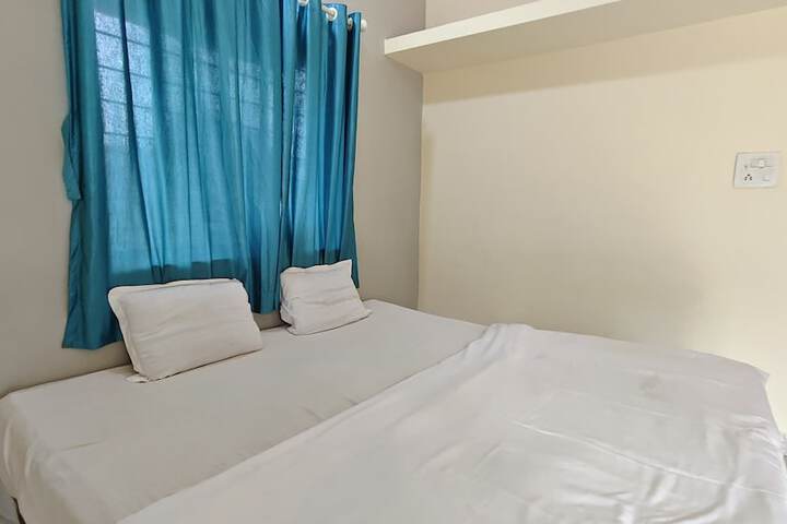 Room 7 of 16