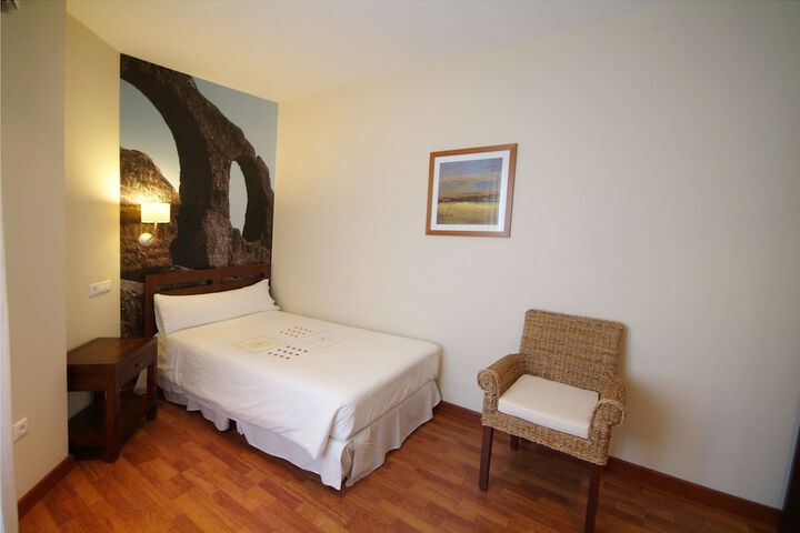 Room 8 of 70