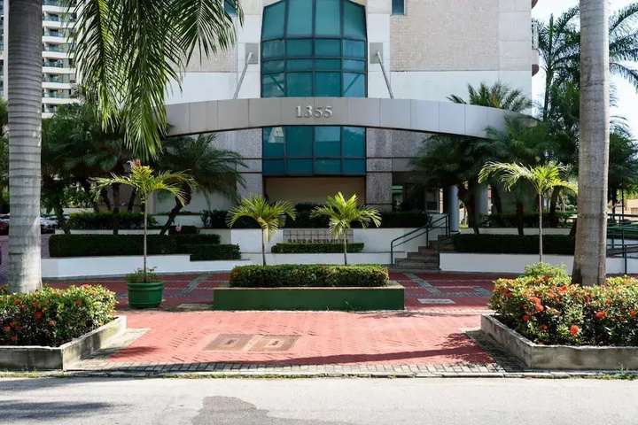 Cavirio Bpremium T4 Modern Hotel Room For Up To 3 People in Barra Da Tijuca