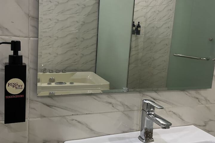 Room 40 of 46