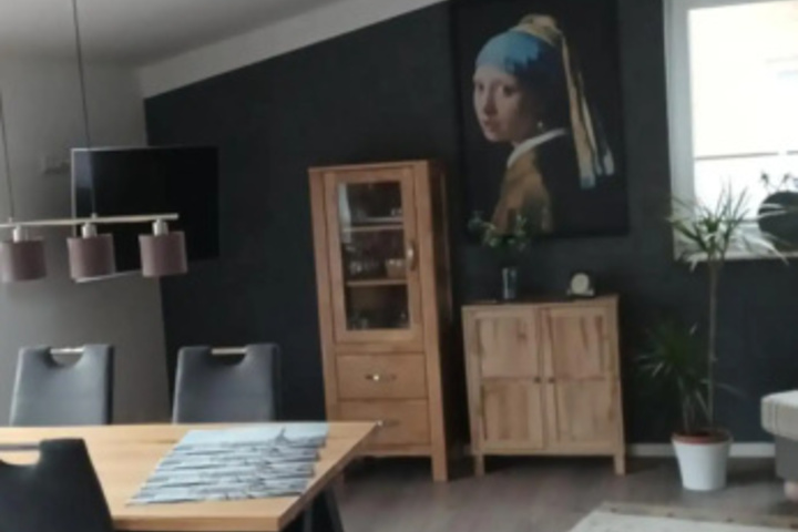 Room 6 of 13