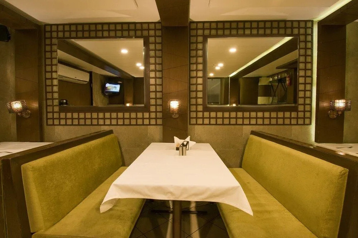 Dining 13 of 15