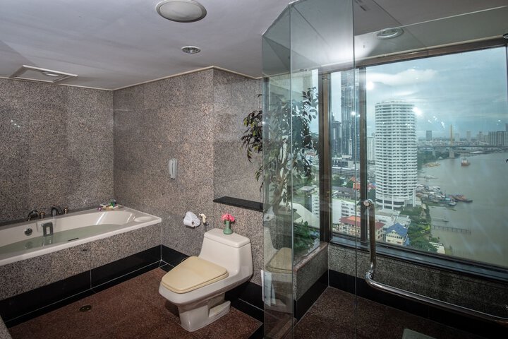 Room 32 of 176