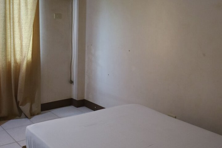 Room 8 of 19