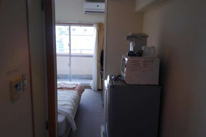 Room 12 of 38