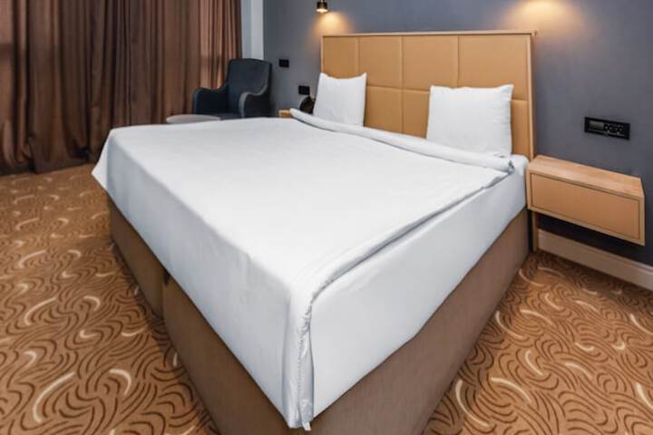 Room 35 of 173