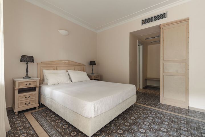 Room 43 of 238
