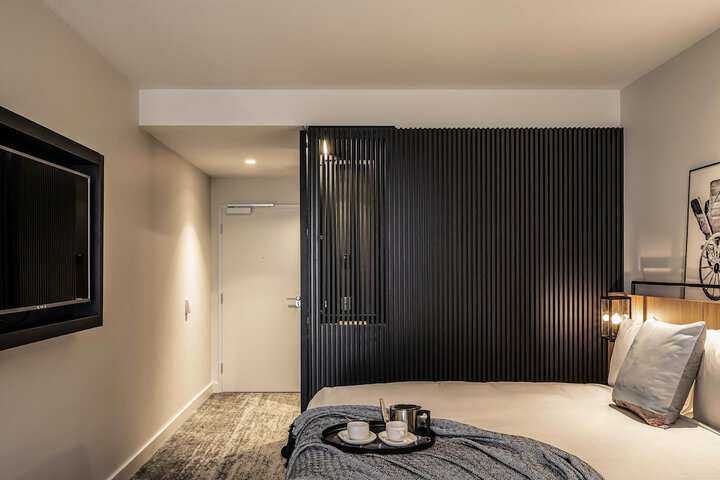 Room 10 of 33
