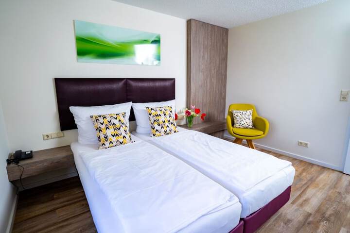 Room 3 of 39
