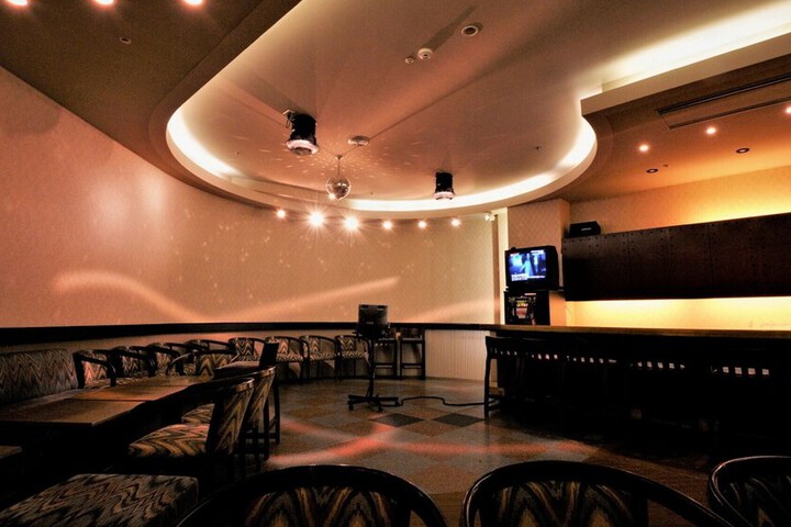 Lounge 51 of 54