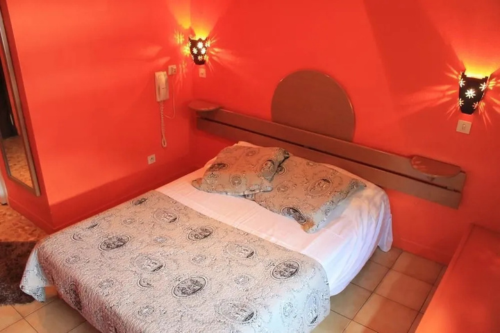 Room 6 of 20
