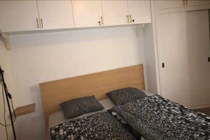 Room 4 of 13