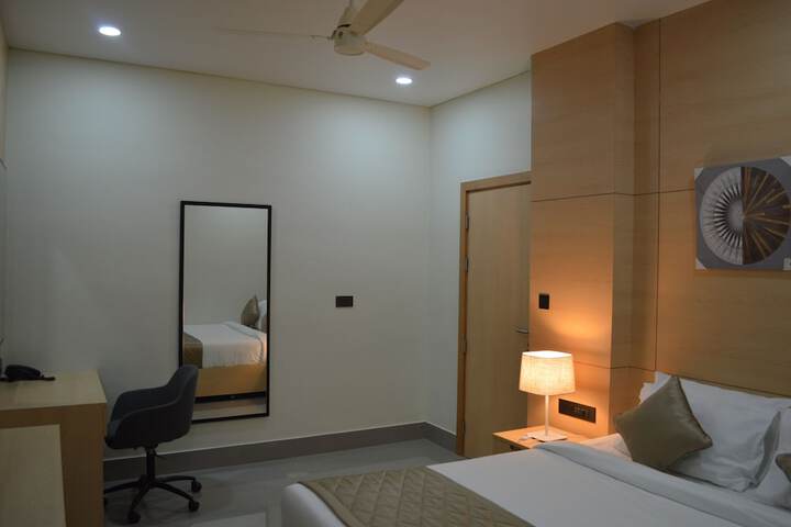 Room 9 of 26