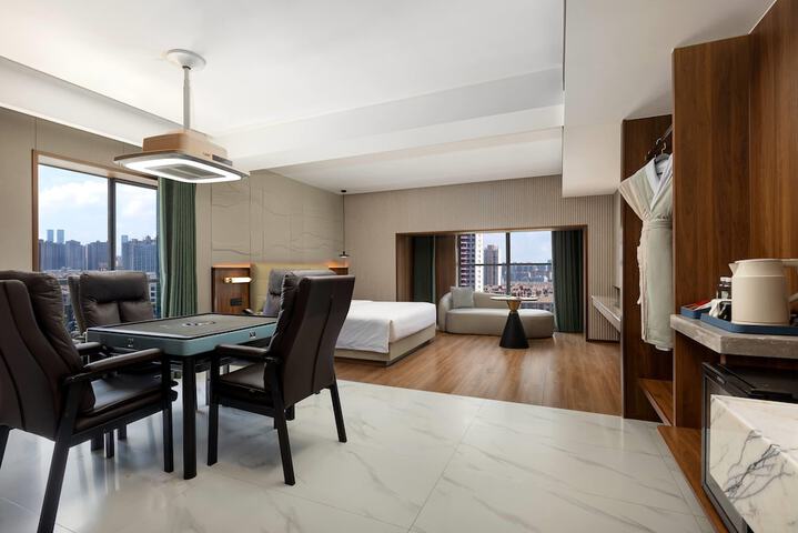 Room 12 of 20