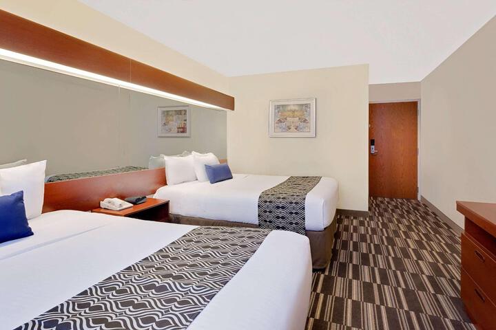 1 Queen Bed Mobility Hearing Accessible Room Roll in Shower (18 of 18)