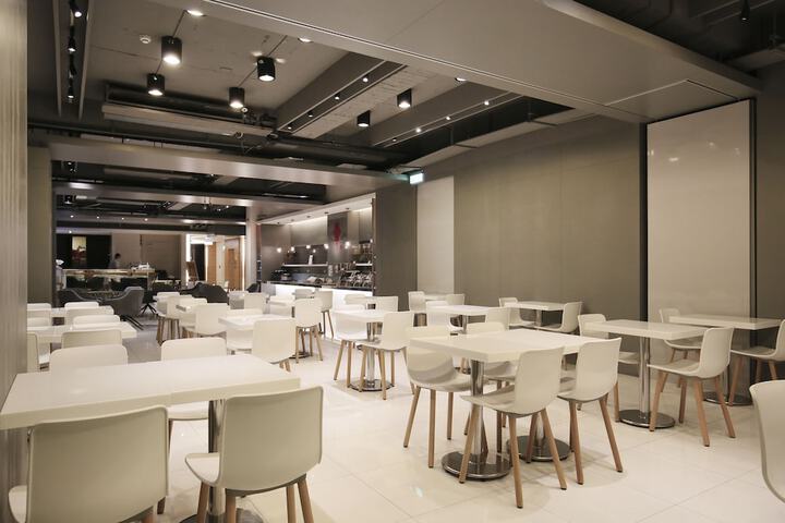 Dining 90 of 105
