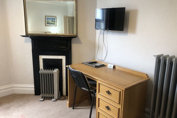 Room 16 of 77