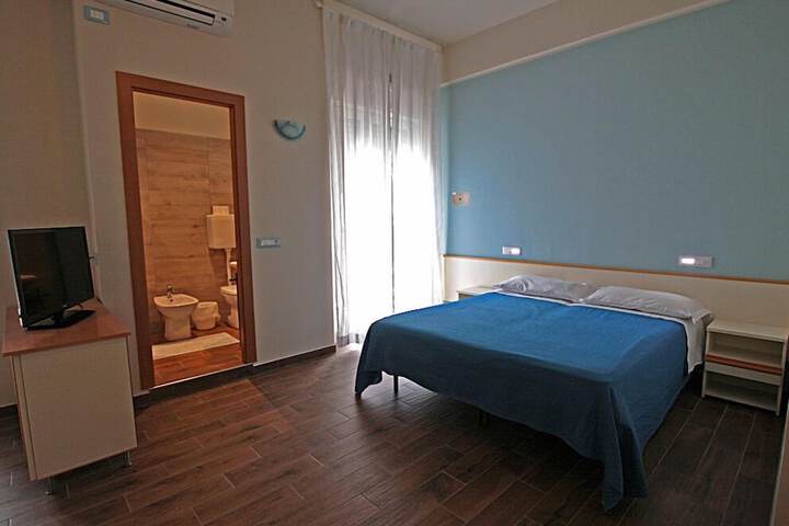 Room 6 of 70