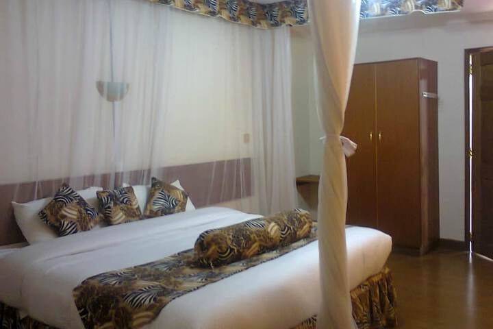 Room 3 of 36