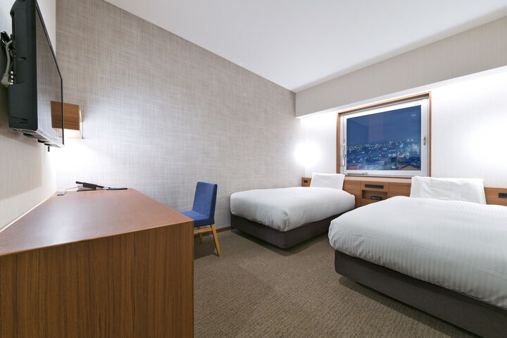 Room 4 of 28