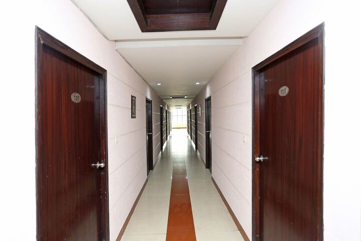 Ballroom/Hall 21 of 23