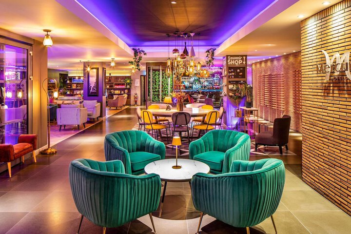 Lounge 74 of 103